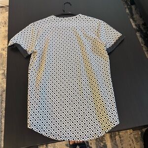Very nice Made in Italy woven tee shirt. Very elegant good for parties/clubs